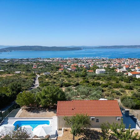 Private Villa Golden Hour With A View Of Split Area Kastel Sucurac Экстерьер фото