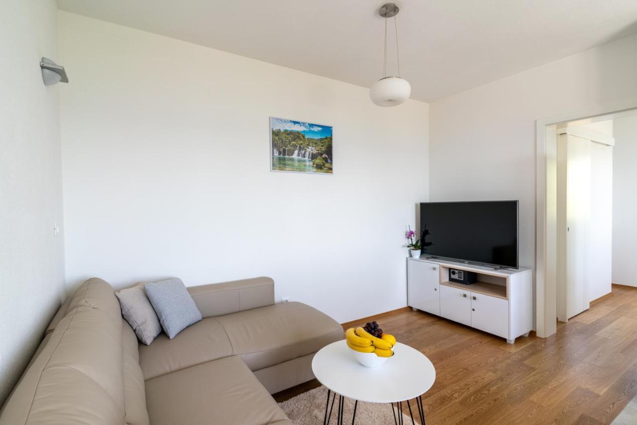 Private Villa Golden Hour With A View Of Split Area Kastel Sucurac Экстерьер фото