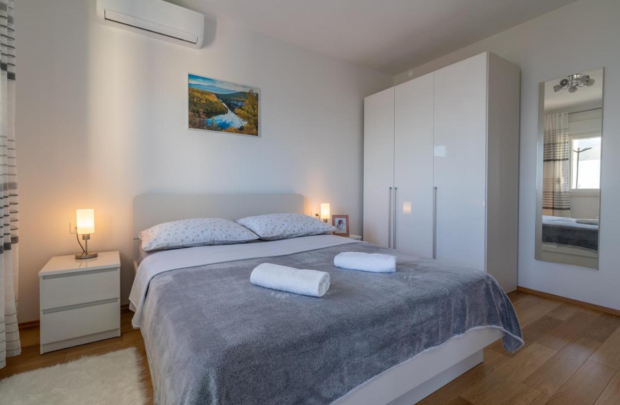 Private Villa Golden Hour With A View Of Split Area Kastel Sucurac Экстерьер фото