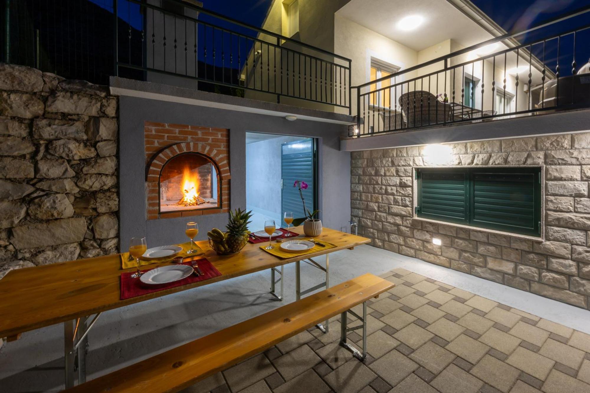 Private Villa Golden Hour With A View Of Split Area Kastel Sucurac Экстерьер фото