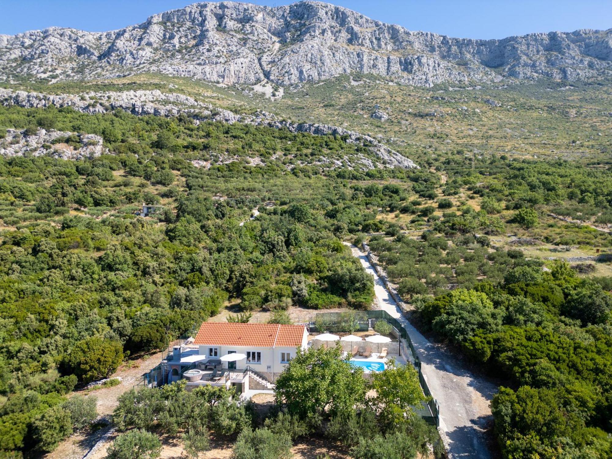Private Villa Golden Hour With A View Of Split Area Kastel Sucurac Экстерьер фото