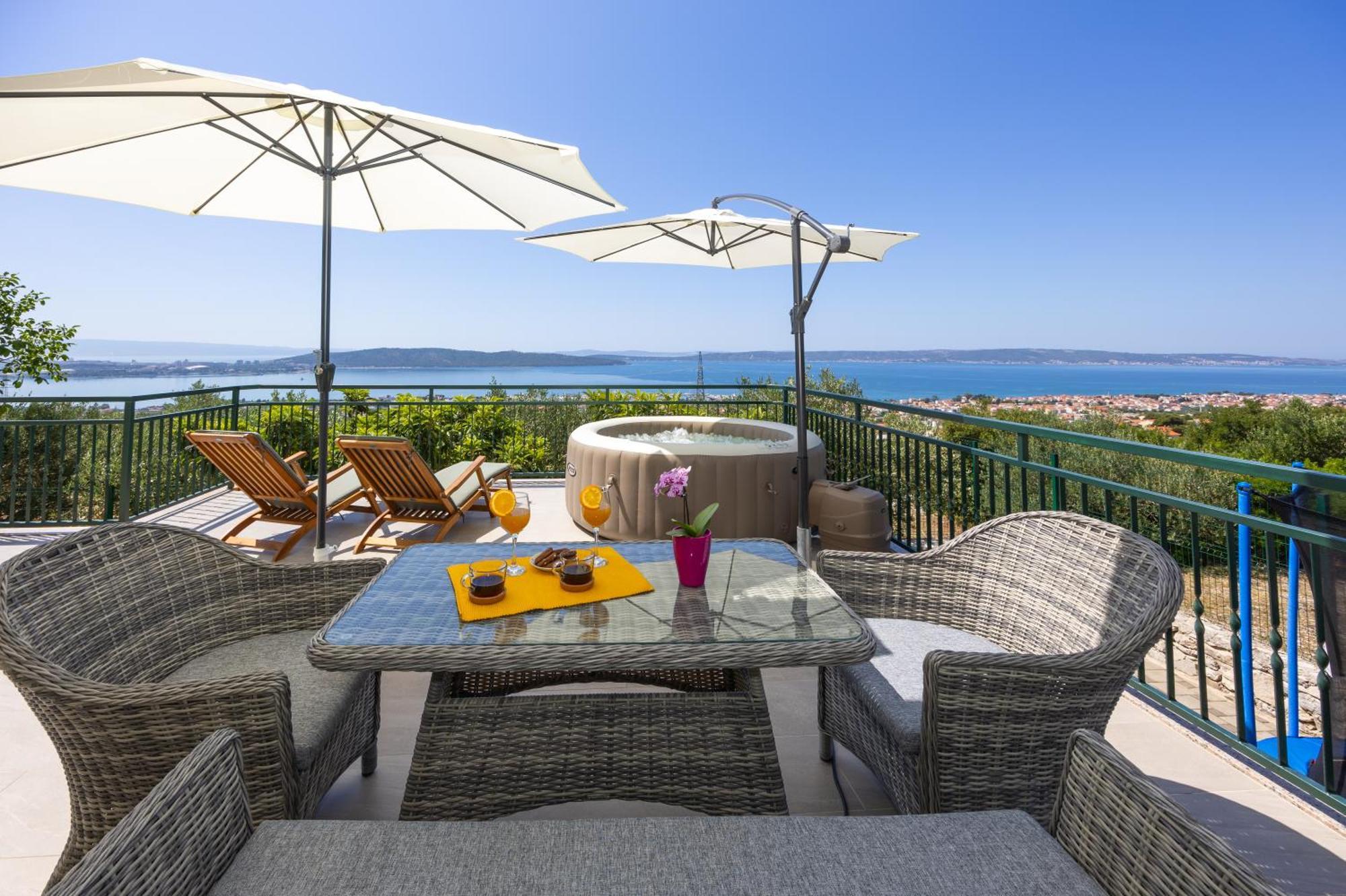 Private Villa Golden Hour With A View Of Split Area Kastel Sucurac Экстерьер фото