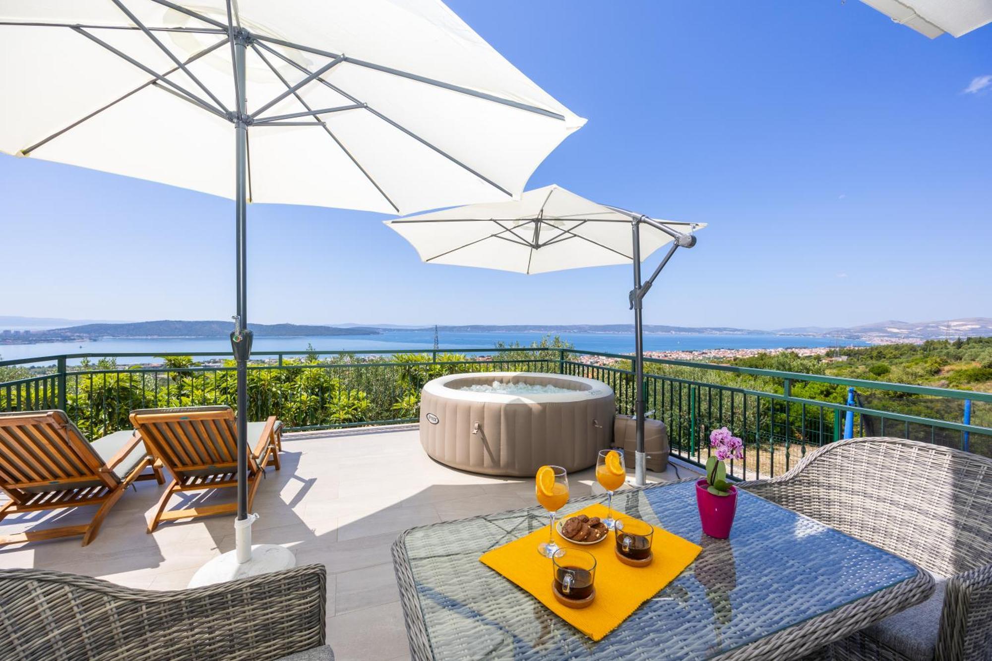 Private Villa Golden Hour With A View Of Split Area Kastel Sucurac Экстерьер фото